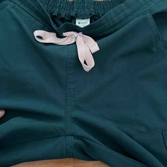 Figs Scrubs Yola Skinny Scrub Pants - Picture 5 of 9